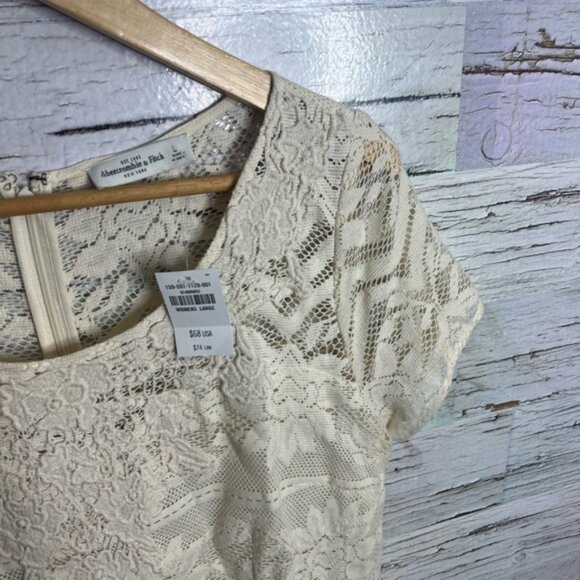 Elegant Cream Lace Dress - Picture 4 of 8